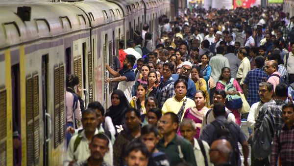 সপ্তাহান্তে ভোগান্তি! হাওড়া শাখায় বাতিল একাধিক লোকাল ট্রেন, কেন? কী জানাচ্ছে রেল কর্তৃপক্ষ?