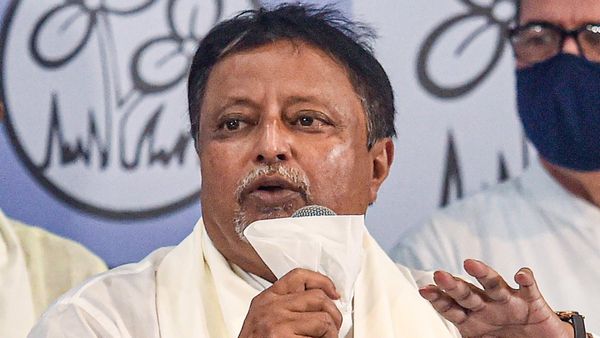 তৃণমূলের 'চাণক্য' থেকে বিজেপির কৌশলী মুখ! বদলে দিয়েছিলেন বাংলার সমীকরণ, কে এই মুকুল রায়?