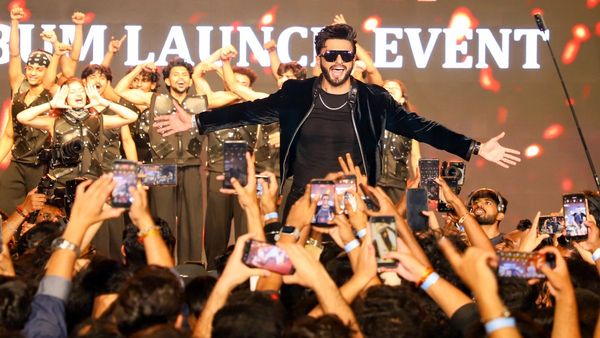 অপেক্ষার অবসান! টিজার আউট হতেই ঝড় তুলল 'ধুরন্ধর'-এর দ্বিতীয় ভাগ, কত তারিখে মুক্তি পাচ্ছে? জানুন