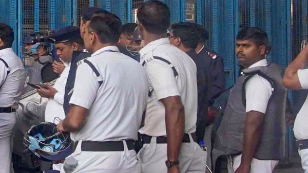 বহুতল থেকে লোহার রড পড়ে মর্মান্তিক মৃত্যু! দুর্ঘটনায় প্রাণ গেল দু'জনের, ঘটনা কী? জানুন