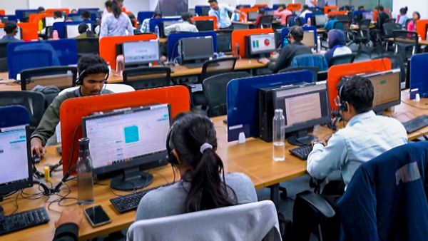 ধাপে ধাপে নয়, একবারেই বড় ছাঁটাই! অর্ধেক কর্মীকে চাকরিচ্যুত করার সিদ্ধান্ত নিল এই সংস্থা, হতবাক সকলে