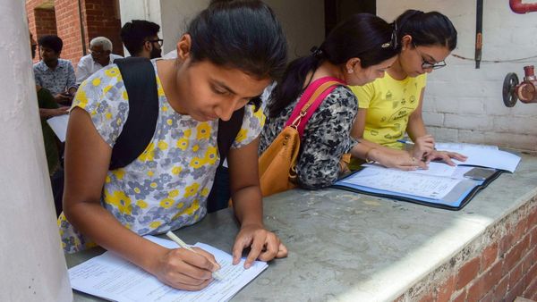 মাসে ১৫০০ টাকা পেতে চান? চালু হল যুব সাথীর নতুন ওয়েবসাইট, আবেদন করতে গিয়ে এই ভুল করলেই বাতিল হতে পারে ফর্ম