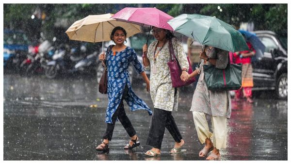 দক্ষিণবঙ্গে ঝড়বৃষ্টি, জারি হলুদ সতর্কতা! জেনে নিন আজকের আবহাওয়ার আপডেট