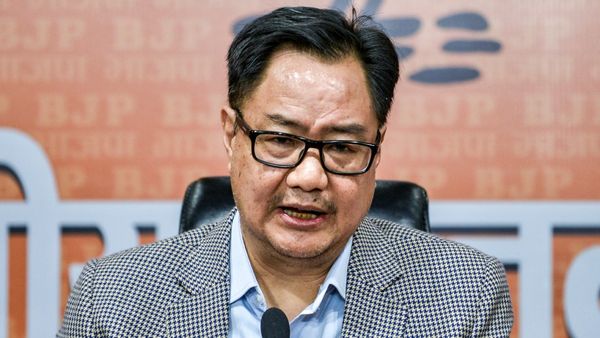 এসআইআরকে সমর্থন করতেই হবে মমতার সরকারকে, সুপ্রিম-নির্দেশকে স্বাগত জানিয়ে মন্তব্য রিজিজুর