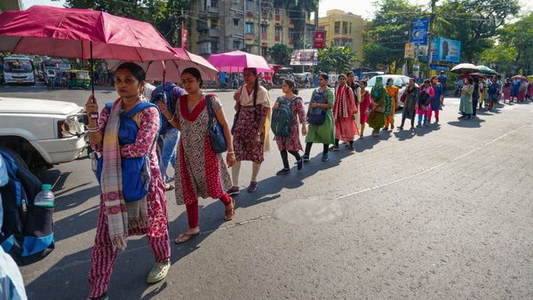 জুতো নয়, চপ্পল পরে আসতে হবে পরীক্ষাকেন্দ্রে, গ্রুপ সি ও ডি পরীক্ষার আগে নয়া নির্দেশ এসএসসি'র