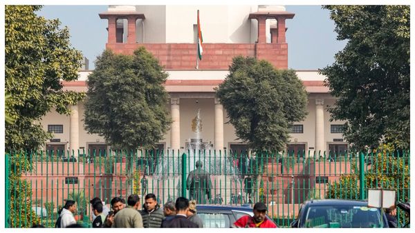 ভয়কে জয় করে আদালতে লড়াই, সুপ্রিম কোর্টে জিতে ডাক্তারি পড়ার পথ খুলল অথর্বের