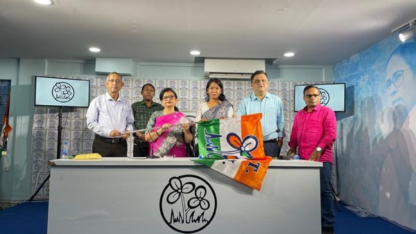 তৃণমূলে যোগ দিলেন হেপ্টাথলন তারকা স্বপ্না বর্মন, বিধানসভা ভোটে প্রার্থী হওয়া নিয়ে তুঙ্গে চর্চা