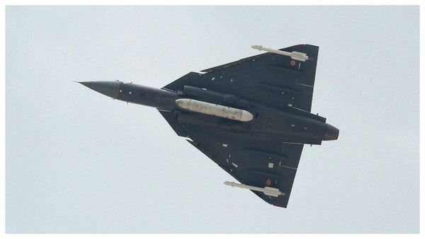 রানওয়েতে ব্রেক বিপর্যয়, ফের প্রশ্নের মুখে তেজস, অল্পের জন্য প্রাণে বাঁচলেন পাইলট