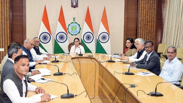 নির্বাচনের আগে একঝাঁক আধিকারিকের বদলির নির্দেশ নির্বাচন কমিশনের, কারা আওতায় পড়ছেন?