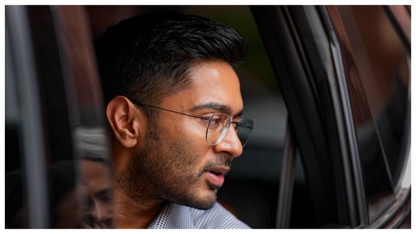 নওদায় তৃণমূলের সভাস্থলে বিশৃঙ্খলা, চেয়ার ছোড়াছুড়ি, অভিষেক আসার আগেই বিক্ষোভ