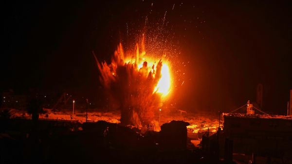 ইরান সংঘাতে নতুন সমীকরণ! সামরিক তৎপরতা বাড়াচ্ছে আমেরিকা, রণক্ষেত্রে নামছে অতিরিক্ত সেনা ও যুদ্ধবিমান