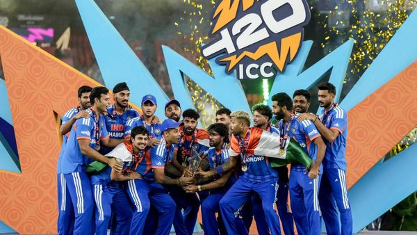 ১৩১ কোটি টাকা! টি২০ বিশ্বকাপ জেতা ভারতীয় দলের জন্য বিরাট ঘোষণা বিসিসিআইয়ের