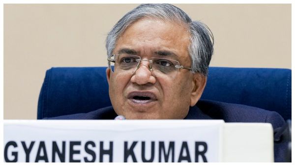 কড়া নজরদারিতে ভোট, আপত্তিতে সরব সরকার, বাংলায় শান্তিপূর্ণ ভোট করতে ৫ দফা বার্তা কমিশনের