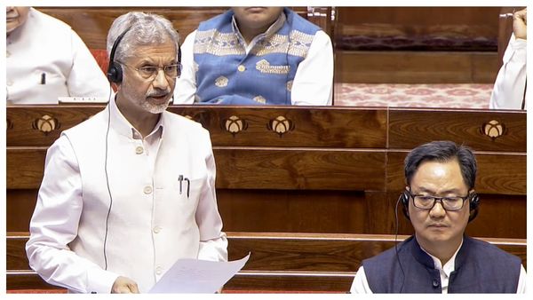 তেল সরবরাহে অনিশ্চয়তার মাঝেও আশ্বাস দিল কেন্দ্র, জাতীয় স্বার্থেই জ্বালানি নীতি: জয়শঙ্কর