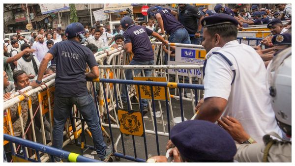 গিরিশ পার্কে উত্তেজনা, মন্ত্রী শশী পাঁজার বাড়ি ঘিরে ইটবৃষ্টি, তৃণমূল বিজেপি তরজা চরমে