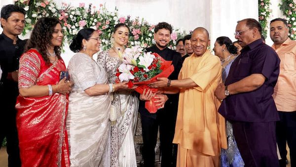 যোগী, অখিলেশ থেকে গম্ভীর, কুলদীপের বিয়ের রিসেপশনে চাঁদের হাট