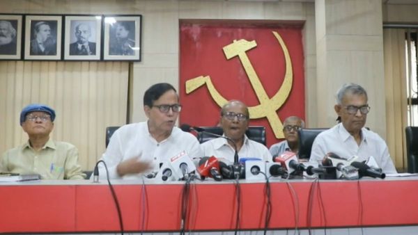বামফ্রন্ট দ্বিতীয় দফায় ৩২ জন প্রার্থীর নাম ঘোষণা করল: তালিকায় রয়েছেন একাধিক নতুন মুখ