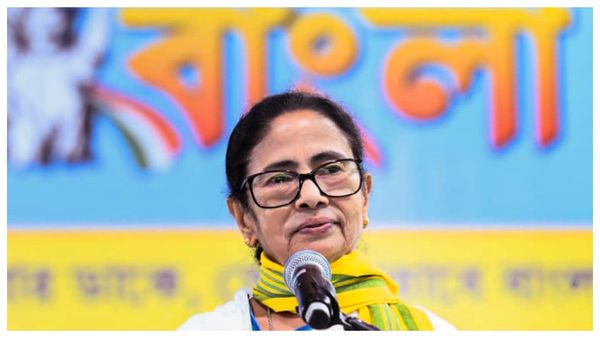 বীরভূমে মঞ্চে তোপ মমতার, ভোটাধিকার নিয়ে কড়া বার্তা বিজেপিকে