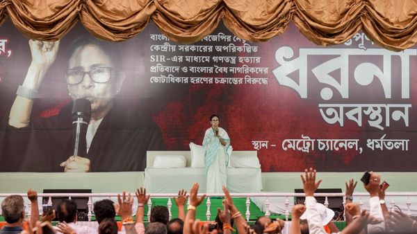 অনুপ্রবেশকারীদের বাঁচাতেই মমতার ধরনা, কটাক্ষ গিরিরাজের