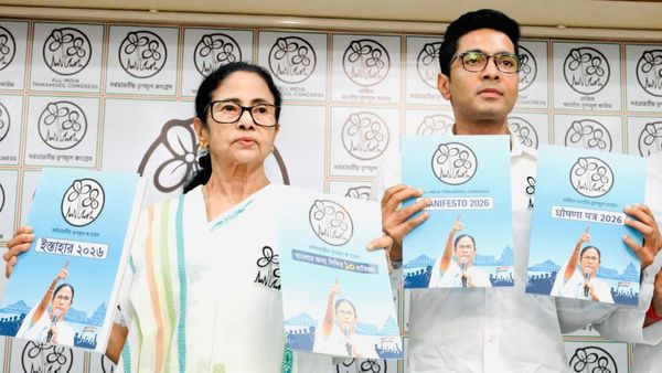 রাজ্যে অঘোষিত রাষ্ট্রপতি শাসন! বিজেপি নাগরিকত্ব কেড়ে নেওয়ারও ছক কষছে বলে আশঙ্কা মমতার