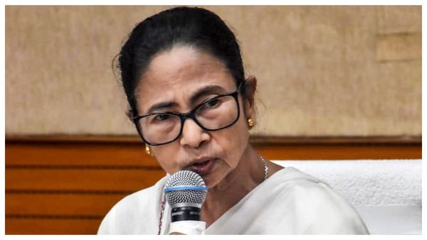 আমলা ও পুলিশ বদলি নিয়ে তীব্র সুর, জনতার প্রতিরোধ গড়ার ডাক মমতার