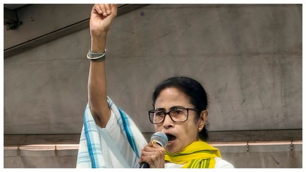 হামলা যতই বাড়ুক, জয় তৃণমূলেরই, পাণ্ডবেশ্বরে আক্রমণাত্মক মমতা