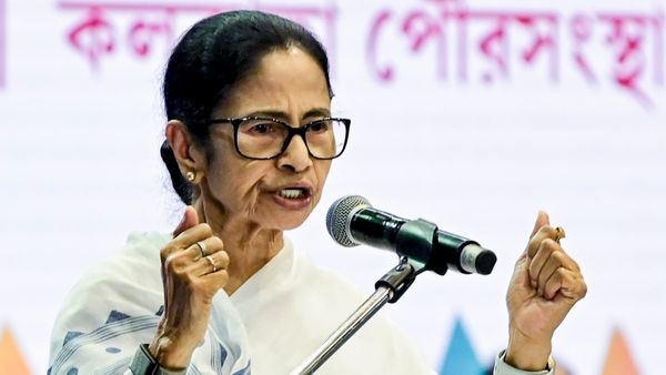 মতুয়াদের অনিশ্চয়তা ও বিভ্রান্তির মধ্যে ঠেলে দিচ্ছে কেন্দ্র, বড়মার প্রয়াণ দিবসে সরব মমতা