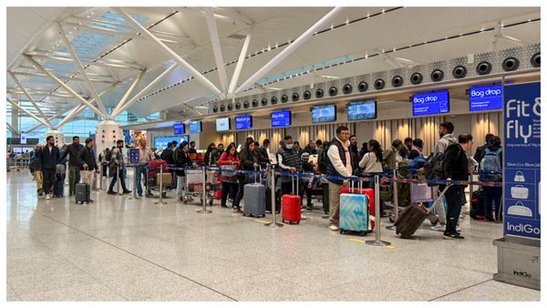 মার্কিন ও ইজরায়েলি হামলার জবাবে ইরানের ক্ষেপণাস্ত্র বর্ষণ, দুবাই বিমানবন্দর বন্ধ, খালি করা হল বুর্জ খলিফা