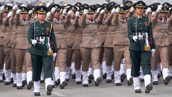 বৈষম্যের অবসান! মহিলা সেনা অফিসারদের স্থায়ী কমিশন নিয়ে কড়া রায় সুপ্রিম কোর্টের, কী জানাল আদালত?