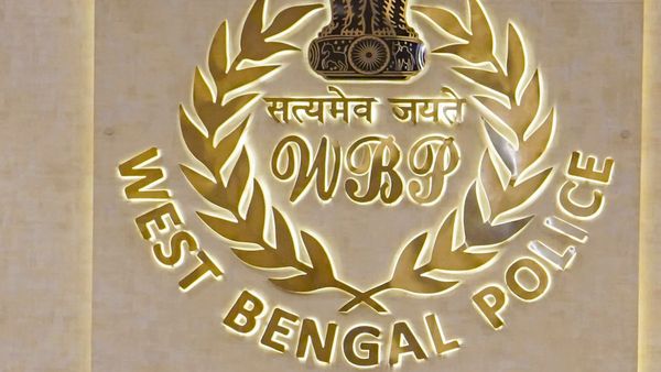 ভোট ঘোষণার পরেই কড়া পদক্ষেপ! মার্চে কোন কোন পুলিশ আধিকারিকের বদলি? বিস্তারিত রিপোর্ট চাইল কমিশন