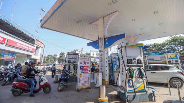 মধ্যপ্রাচ্য সংঘাতের প্রভাব বিশ্ববাজারে! দেশে কোন শহরে কত দামে পাওয়া যাচ্ছে পেট্রোল-ডিজেল? জানুন