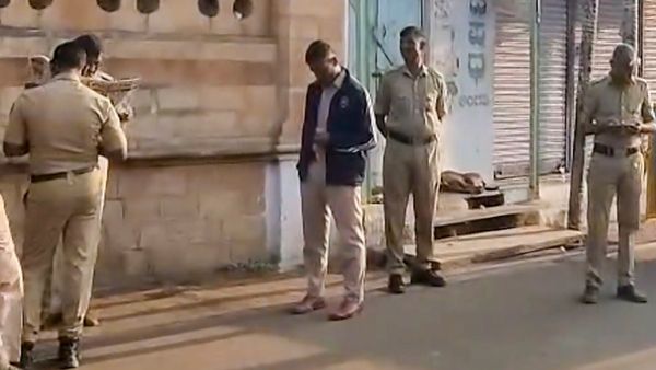 ভরদুপুরে অ্যাসিড হামলা! ঝলসে গেলেন হাসপাতালের কর্মী, চাঞ্চল্য এলাকায়