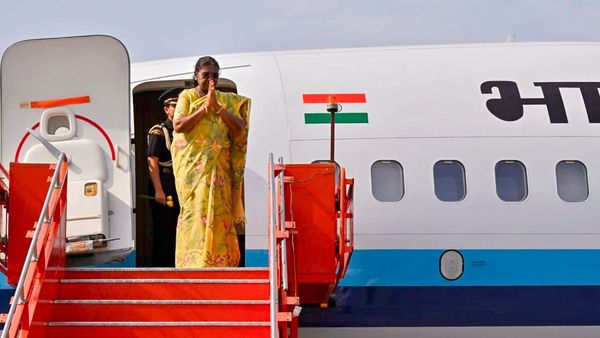 রাষ্ট্রপতির শিলিগুড়ির অনুষ্ঠানে অনুপস্থিত মুখ্যমন্ত্রী মমতা, তীব্র ক্ষোভপ্রকাশ দ্রৌপদী মুর্মুর