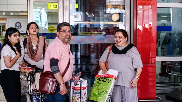 সঙ্কটে ঘেরা মধ্যপ্রাচ্য থেকে মার্চেই ৫২ হাজারের বেশি ভারতীয় দেশে ফিরেছেন, জানাল বিদেশমন্ত্রক