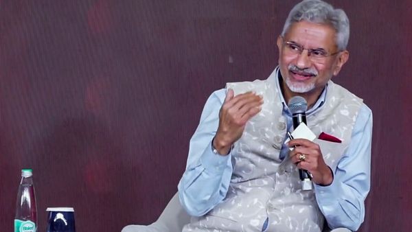 যুদ্ধের মাঝেও স্বস্তি! হরমুজ প্রণালী পেরোল ভারতের ২ গ্যাসবাহী জাহাজ, কী বললেন জয়শঙ্কর?