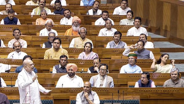 লোকসভার অধ্যক্ষ ওম বিড়লার বিরুদ্ধে বিরোধীদের অনাস্থা প্রস্তাব খারিজ ধ্বনি ভোটে