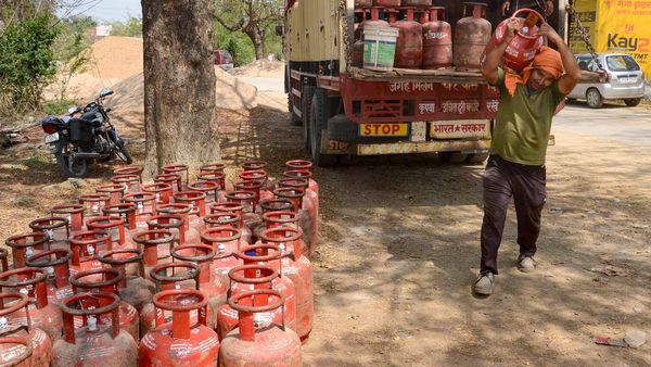 বাংলায় এলপিজি সাপ্লাই নিরবচ্ছিন্ন রাখতে একাধিক SoP জারি, খোলা হল কন্ট্রোল রুমও