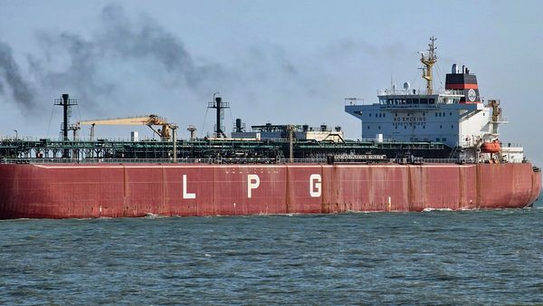 ভারতের আরও দুটি এলপিজি ট্যাঙ্কার হরমুজ প্রণালী পেরনোর কথা, উত্তেজনার মাঝেই উদিত নতুন আশার আলো