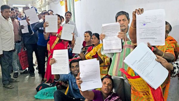 SIR: রাতে সাপ্লিমেন্টারি ভোটার লিস্ট প্রকাশ করল নির্বাচন কমিশন, কীভাবে দেখতে পাবেন অনলাইনে?