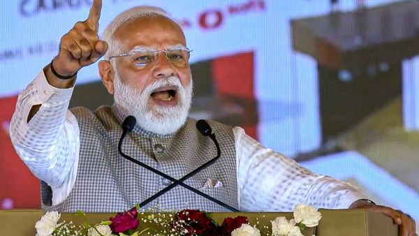 নয়ডা আন্তর্জাতিক বিমানবন্দর উদ্বোধন করলেন প্রধানমন্ত্রী! '২মিনিট অন্তর উড়বে বিমান', বড় বার্তা মোদীর