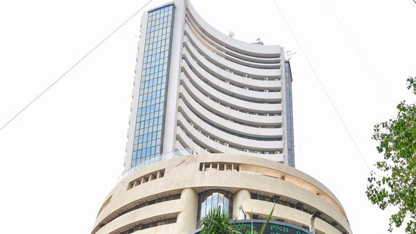 মধ্যপ্রাচ্যের যুদ্ধের জেরে শেয়ারবাজারে বড় ধস! রেড জোনে সেনসেক্স, নিফটি