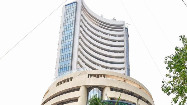 ট্রাম্পের যুদ্ধ শেষের ইঙ্গিতেই চাঙ্গা শেয়ারবাজার! সেনসেক্সে বড় উত্থান, কমে গেল তেলের দাম