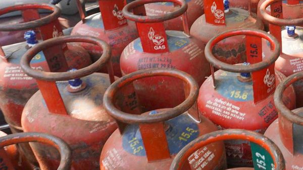 গ্যাস সংকটে তৎপর সরকার! পরিস্থিতি সামাল দিতে বড় পদক্ষেপ কেন্দ্রের, দেশজুড়ে জারি 'জরুরি' আইন