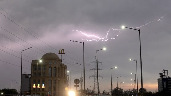 সপ্তাহান্তে আবহাওয়ার বড় পালাবদল! এই দিন থেকে বাড়বে ঝড়বৃষ্টি, চড়বে পারদও