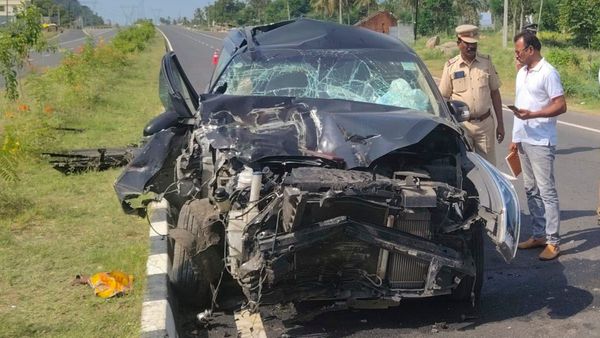 ডিউটিতে যাওয়ার পথে মৃত্যু! লরির ধাক্কায় প্রাণ গেল দুই পুলিশকর্মীর, আহত ৩