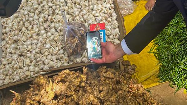 ডিজিটাল পেমেন্টে বড় বদল! শুধু পিন দিলেই আর হবে না অনলাইন পেমেন্ট, ১ এপ্রিল থেকে RBI-র নতুন নিয়ম