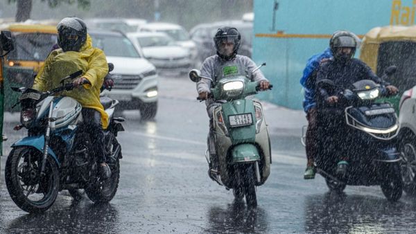 দিনে ভ্যাপসা গরম, বিকেলে ঝড়-বৃষ্টির সম্ভাবনা! কলকাতা সহ বাংলায় আজ কেমন থাকবে আবহাওয়া? জানুন