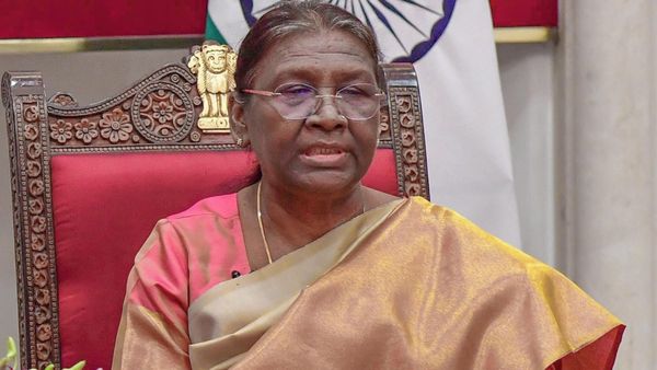 শিলিগুড়িতে রাষ্ট্রপতির সফরে প্রোটোকল লঙ্ঘনের অভিযোগ! এবার মুখ্যসচিবের কাছে জবাব চাইল কেন্দ্র