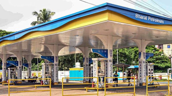 জ্বালানি সঙ্কটের আশঙ্কা! এবার থেকে পেট্রোল পাম্পে পাওয়া যাবে কেরোসিন, কত দিনের জন্য? বড়সড় সিদ্ধান্ত কেন্দ্রের