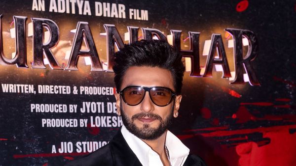 বক্স অফিসে ঝড় 'ধুরন্ধর ২'-এর! তিন দিনেই বিশ্বজুড়ে ৫০০ কোটির গণ্ডি পার, রণবীরের ছবিতে রেকর্ড আয়